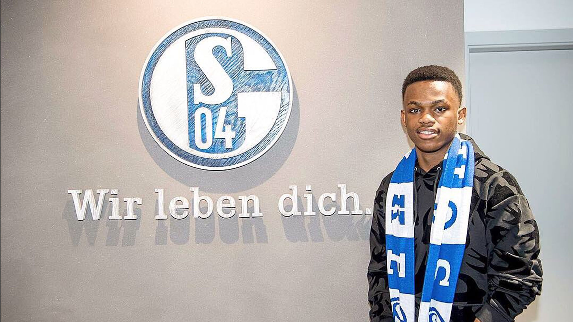 对总冠军仍 对总冠军仍